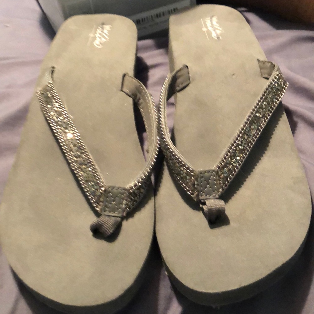 Sandals - Picture 2 of 3